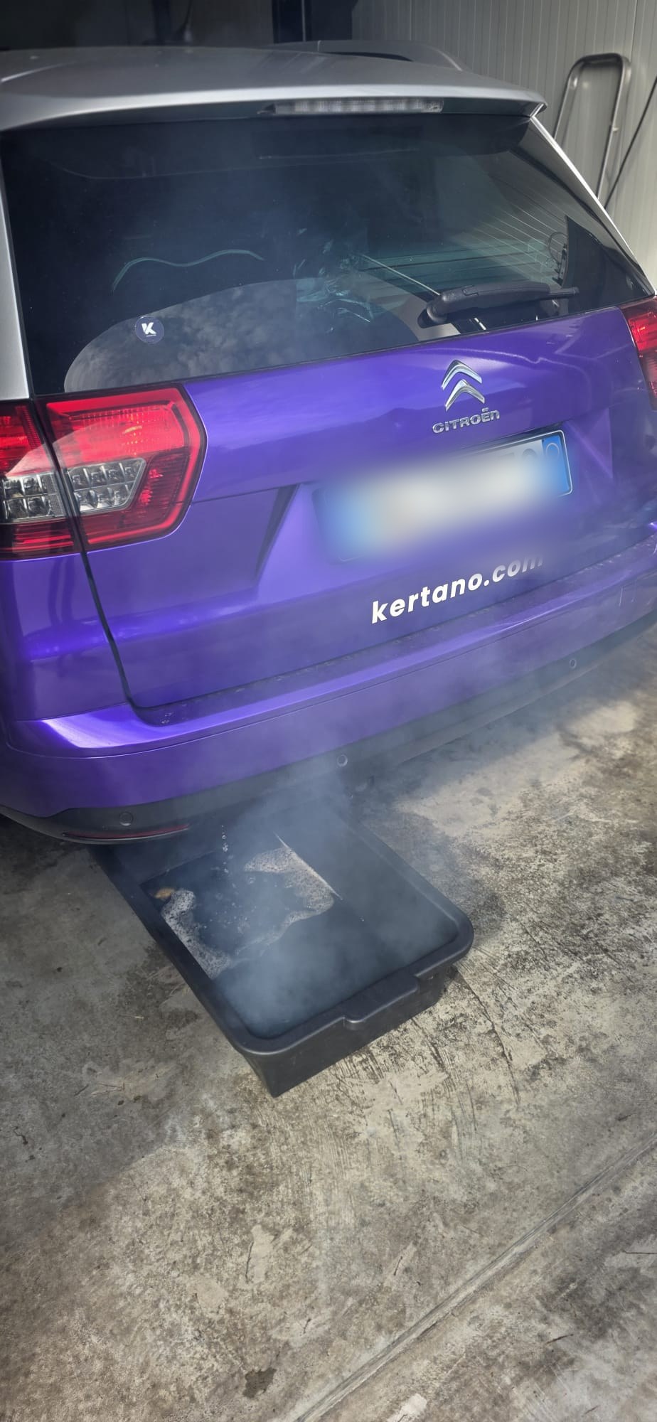 Citroën in de werkplaats in Aadorp tijdens de professionele roetfilter reiniging